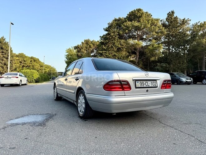 Mercedes E 230-5