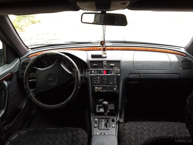 Mercedes C 220 1993, 150,000 km - 2.2 л - Salyan