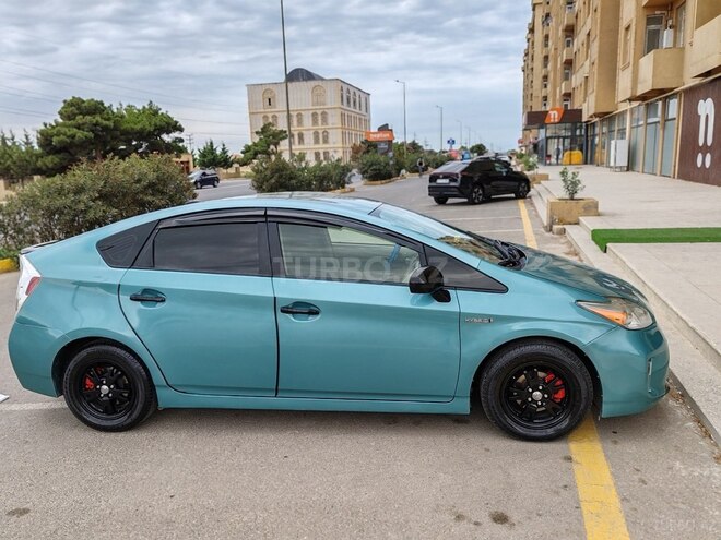 Toyota Prius-5