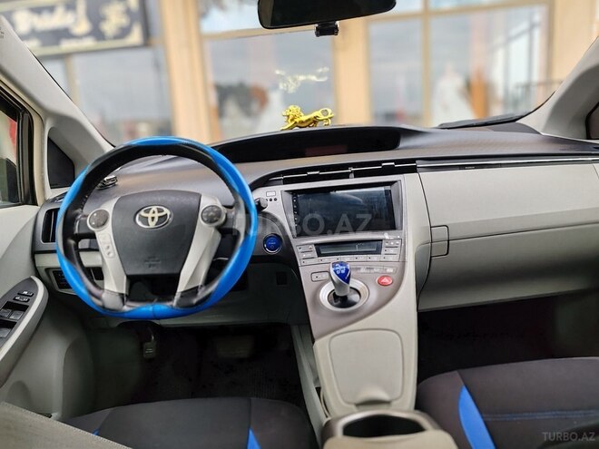 Toyota Prius-3