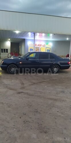 Mercedes E 300 d 1996, 225,833 km - 3.0 l - Salyan