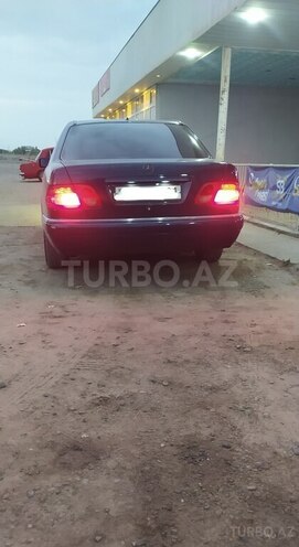 Mercedes E 300 d 1996, 225,833 km - 3.0 l - Salyan