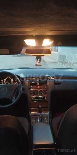 Mercedes E 300 d 1996, 225,833 km - 3.0 l - Salyan