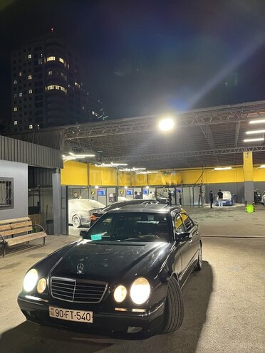Mercedes E 270 2001, 207,841 km - 2.7 l - Bakı