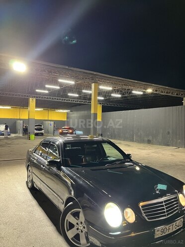 Mercedes E 270 2001, 207,841 km - 2.7 l - Bakı