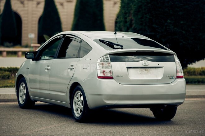Toyota Prius-5