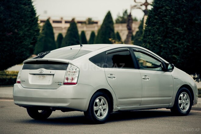 Toyota Prius-4