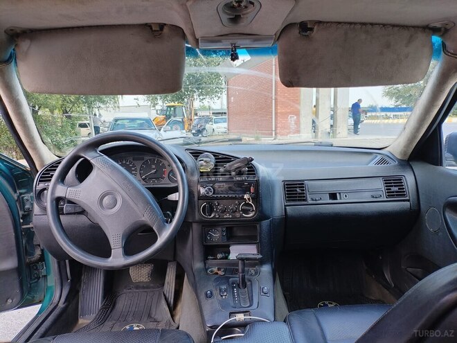 BMW 318 1993, 200,000 km - 1.8 l - Göyçay