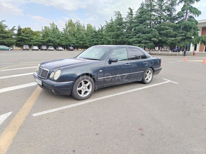 Mercedes E 230 1996, 496,000 km - 2.3 l - Yevlax