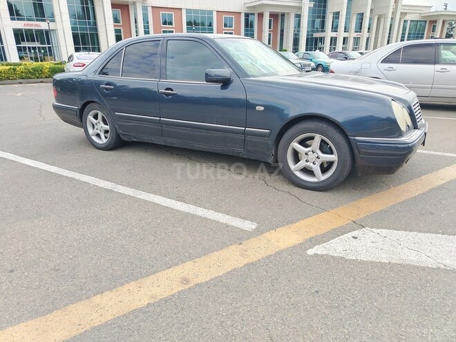 Mercedes E 230 1996, 496,000 km - 2.3 l - Yevlax