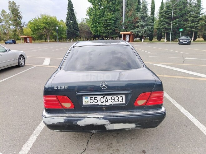 Mercedes E 230 1996, 496,000 km - 2.3 l - Yevlax