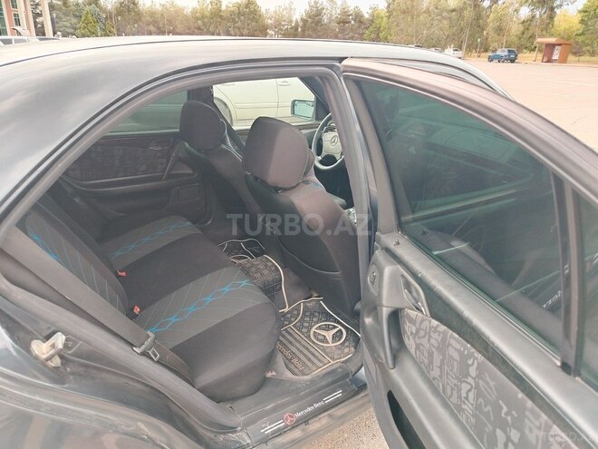Mercedes E 230 1996, 496,000 km - 2.3 l - Yevlax