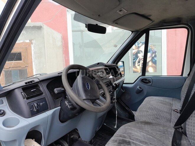 Ford Transit-5