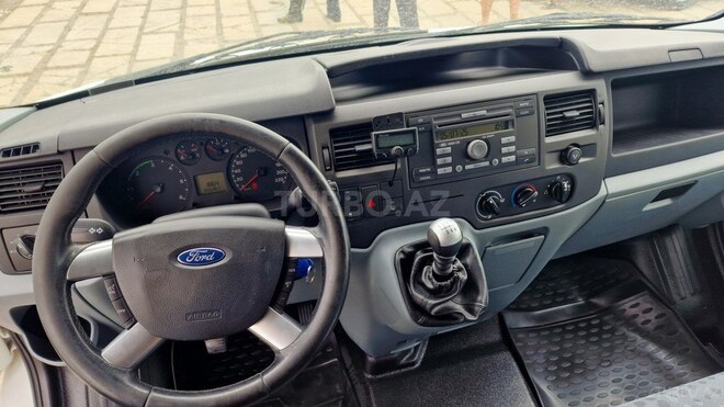 Ford Transit-6