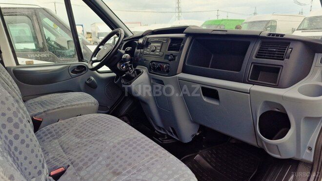 Ford Transit-7