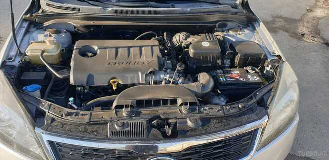 Kia  2009, 261,000 km - 1.6 l - Naftalan