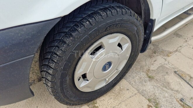 Ford Transit-10