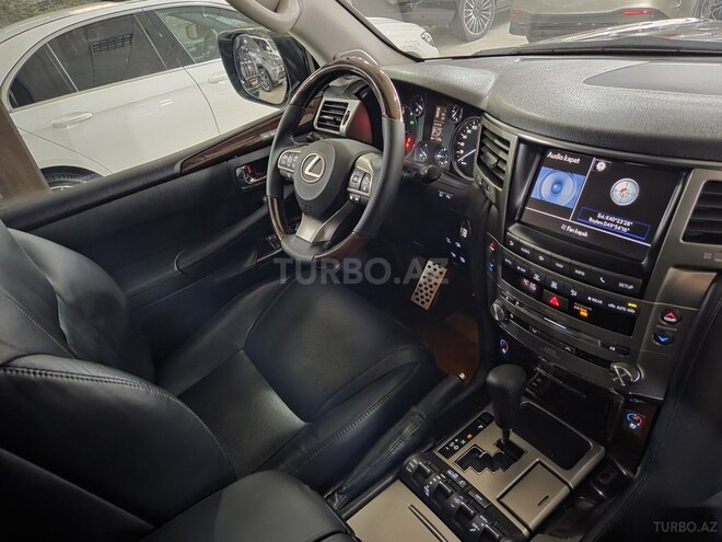 Lexus LX 570-16