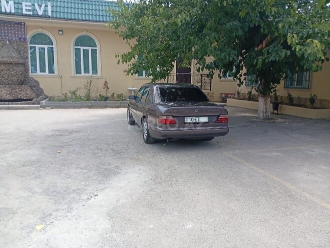 Mercedes E 220 1991, 245,127 km - 2.2 l - İmişli