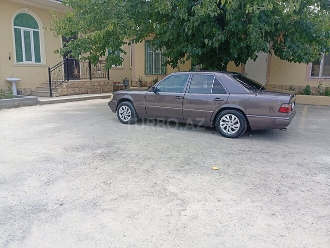 Mercedes E 220 1991, 245,127 km - 2.2 l - İmişli