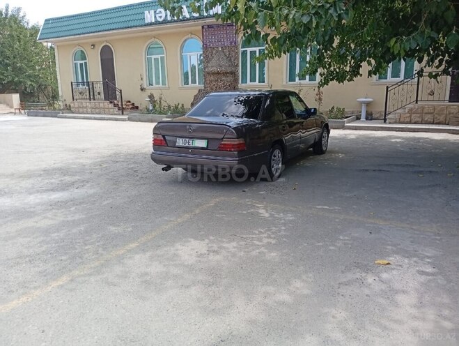 Mercedes E 220 1991, 245,127 km - 2.2 l - İmişli