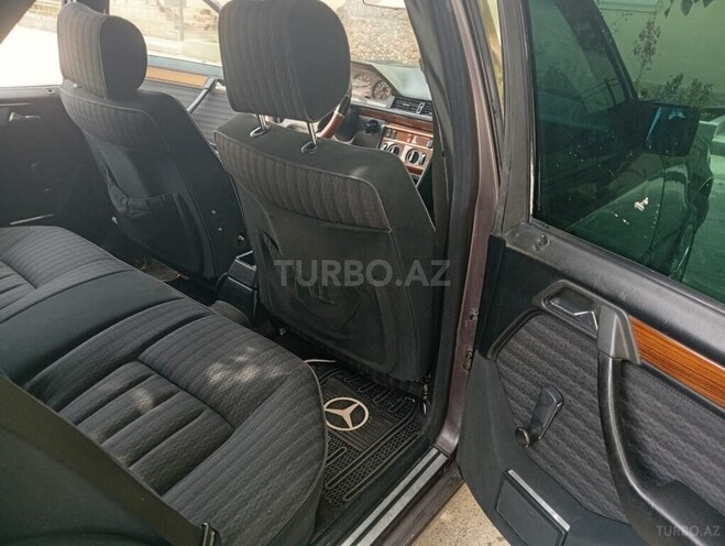 Mercedes E 220 1991, 245,127 km - 2.2 l - İmişli