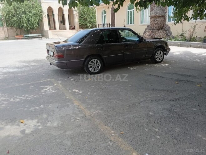 Mercedes E 220 1991, 245,127 km - 2.2 l - İmişli