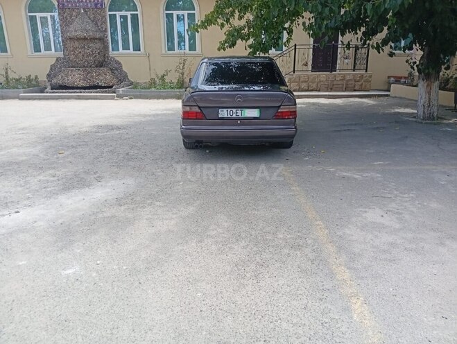 Mercedes E 220 1991, 245,127 km - 2.2 l - İmişli