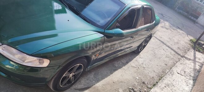 Opel Vectra 1996, 350,000 km - 1.8 l - Şəki