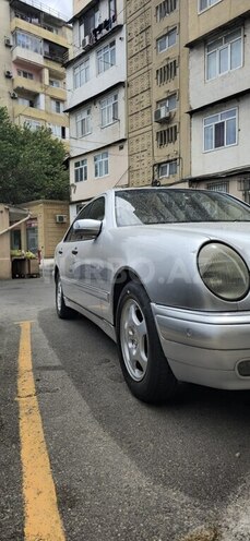 Mercedes E 240 1998, 285,000 km - 2.4 l - Bakı