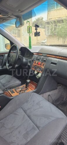 Mercedes E 240 1998, 285,000 km - 2.4 l - Bakı