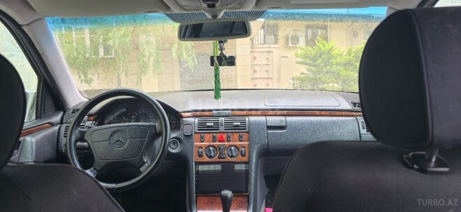Mercedes E 240 1998, 285,000 km - 2.4 l - Bakı