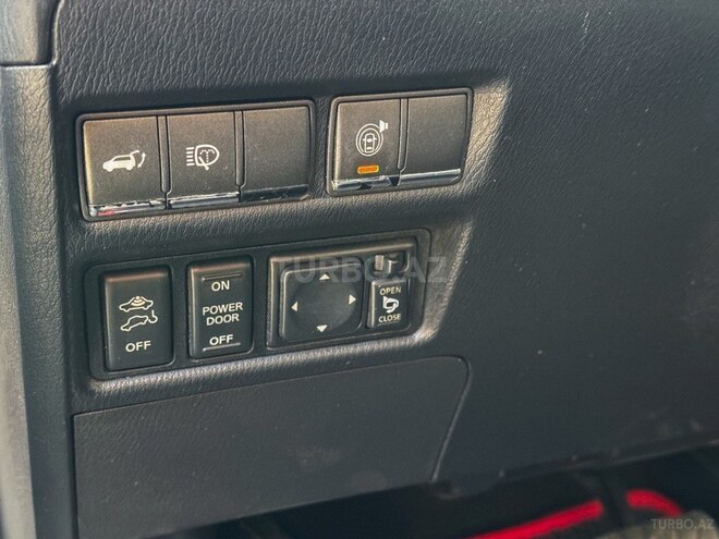 Nissan Patrol 2011, 211,000 km - 5.6 l - Bakı