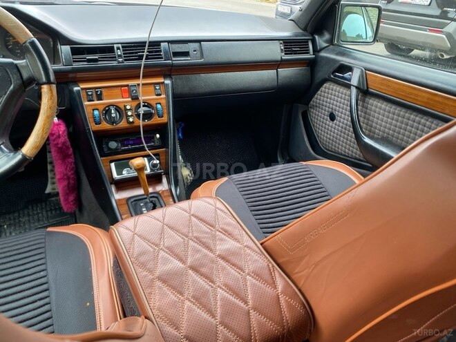 Mercedes E 250 1993, 770,021 km - 2.5 l - Bakı