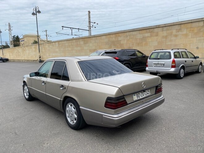 Mercedes E 250 1993, 770,021 km - 2.5 l - Bakı