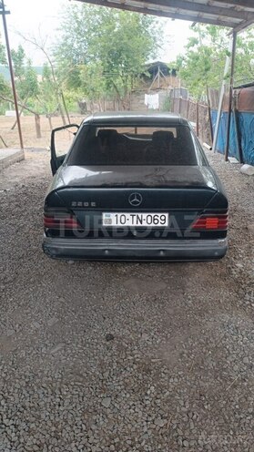 Mercedes E 200 1990, 338,400 km - 2.2 l - İsmayıllı