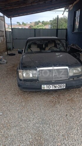 Mercedes E 200 1990, 338,400 km - 2.2 l - İsmayıllı