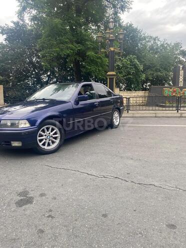 BMW 318 1993, 350,000 km - 1.8 l - Zaqatala