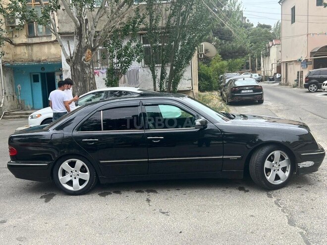 Mercedes E 270 2001, 207,841 km - 2.7 l - Bakı