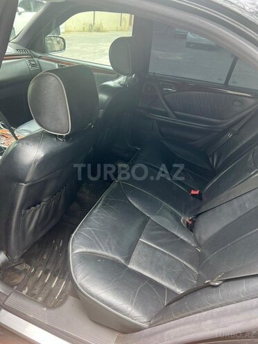 Mercedes E 270 2001, 207,841 km - 2.7 l - Bakı