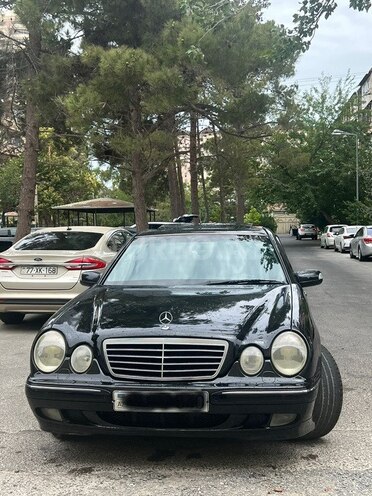 Mercedes E 270 2001, 207,841 km - 2.7 l - Bakı