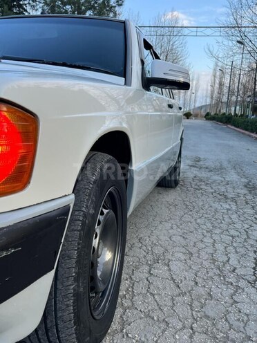 Mercedes 190-10