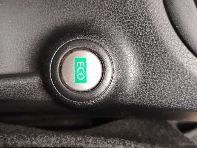 Nissan Note-7