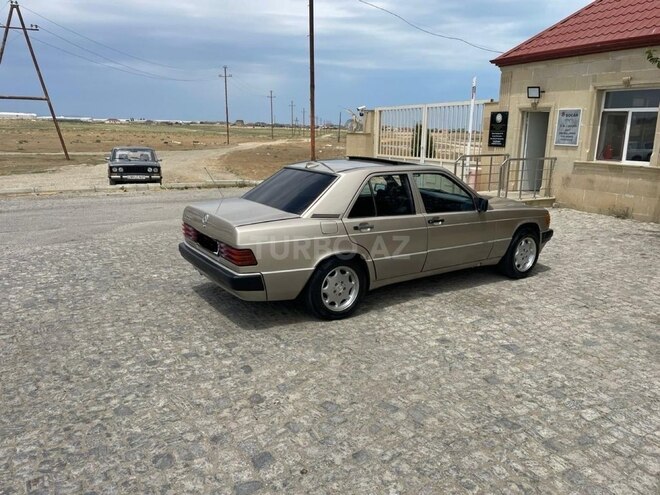 Mercedes 190-4
