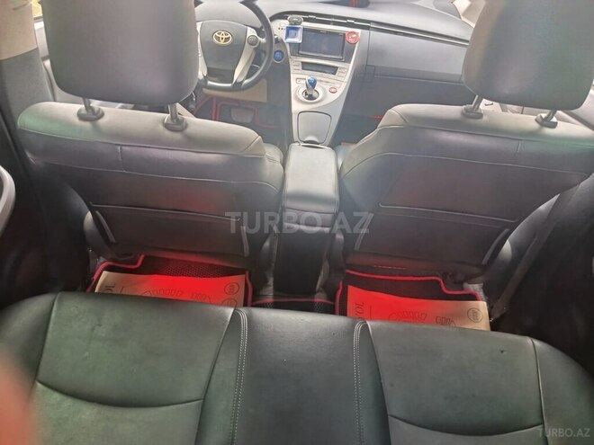 Toyota Prius-5
