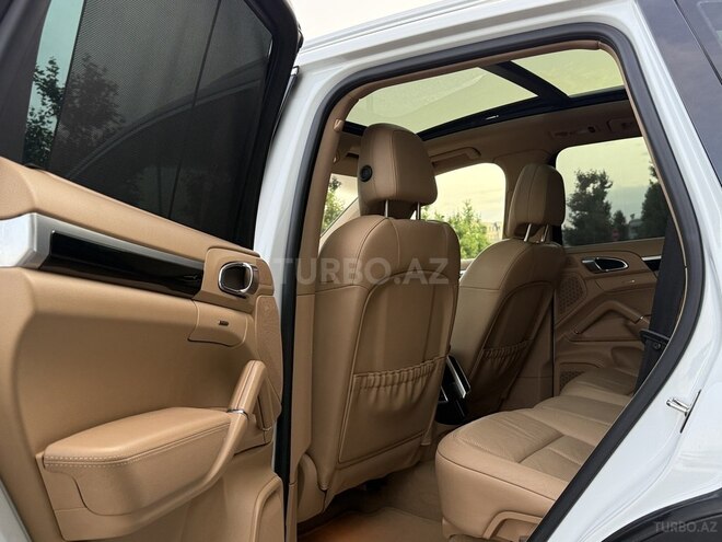 Porsche Cayenne-11