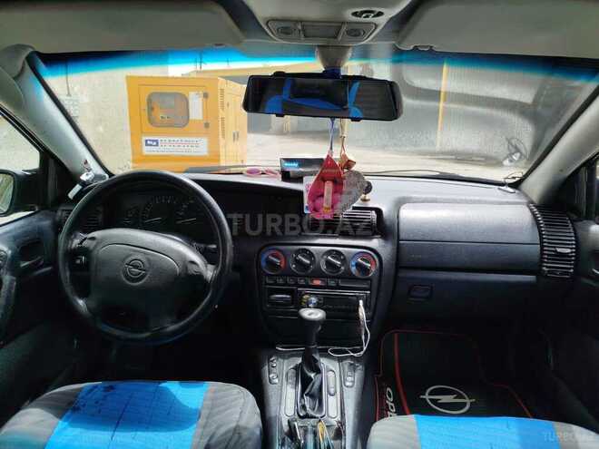 Opel Omega 1995, 390,307 km - 2.0 l - Salyan