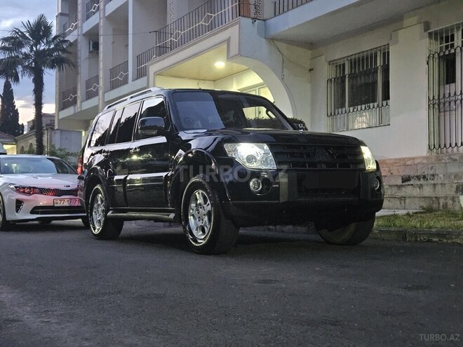 Mitsubishi Pajero 2007, 260,000 km - 3.0 l - Quba