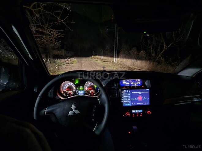 Mitsubishi Pajero 2007, 260,000 km - 3.0 l - Quba