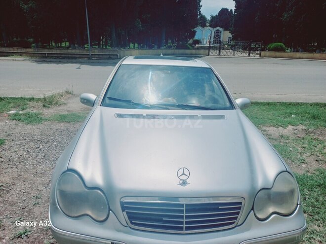 Mercedes C 240 2002, 241,402 km - 2.4 l - Qazax
